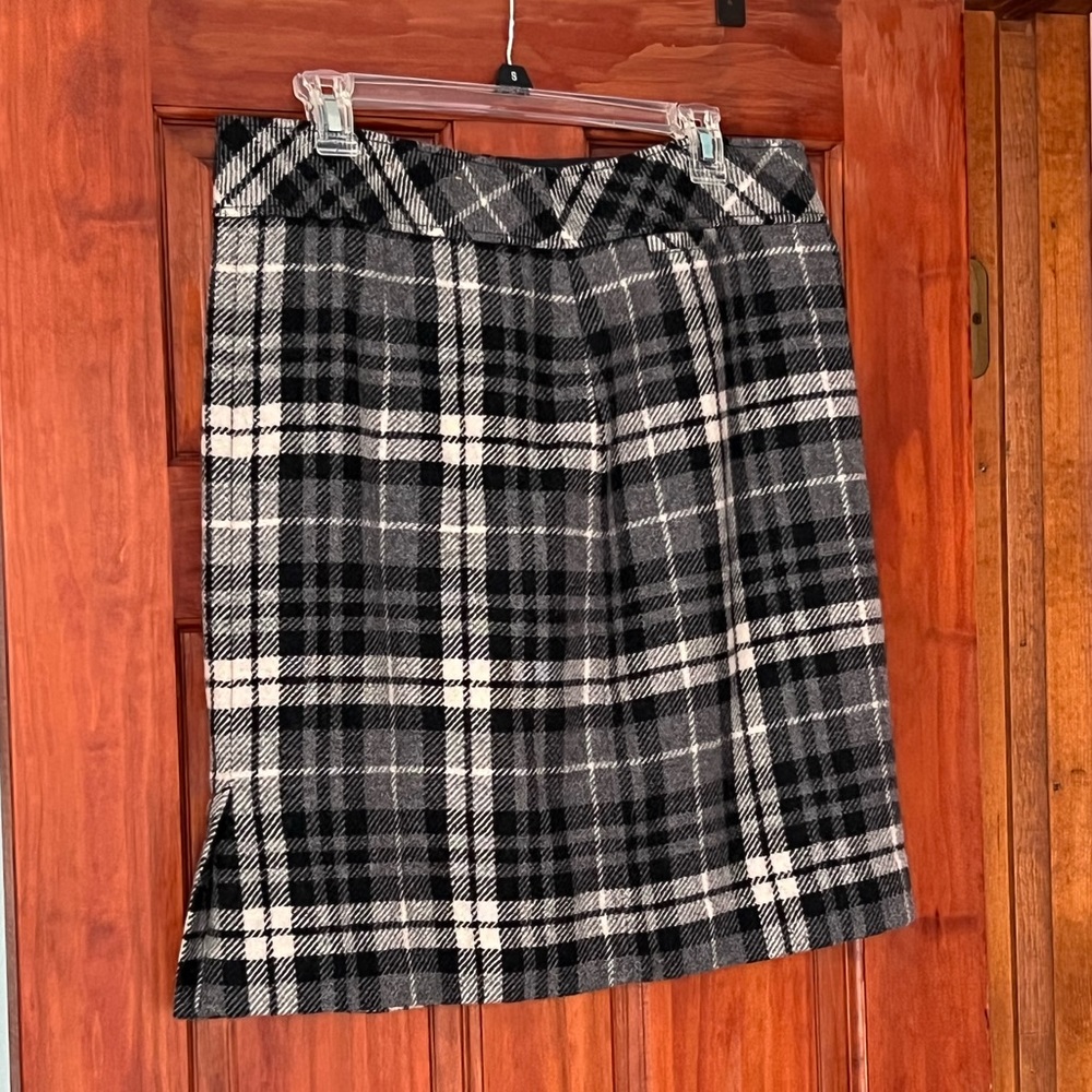 L.L. Bean Black Gray and White Plaid Skirt Sz 12